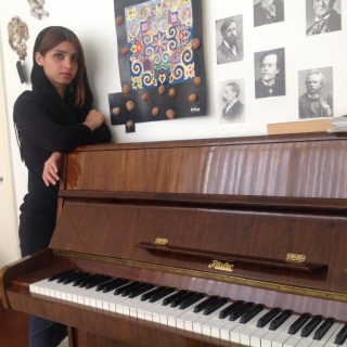 آموزش پیانو توسط نسترن حسینی -pic1